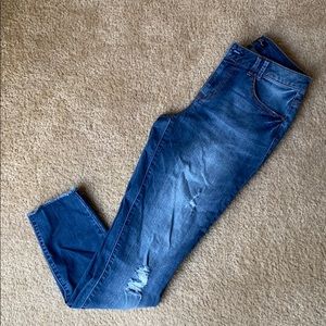 1822 Raw hem distressed denim